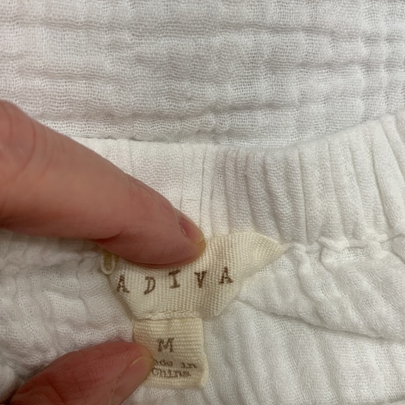 Adiva white soft summer top with flutter sleeve - size M - Picture 3 of 4